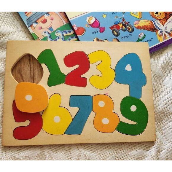 Childrens Pop-up books and wooden number puzzle - Picture 4 of 6